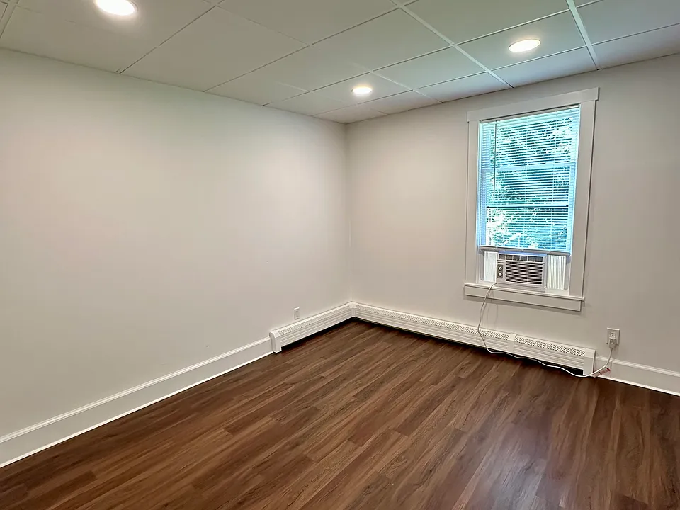 22 Brook St #1