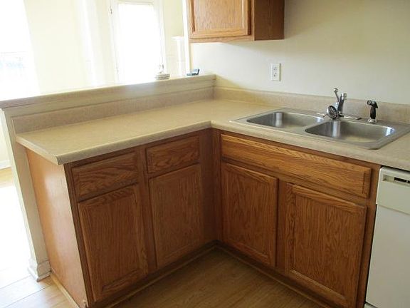 4th image of 3121 Holsted Dr