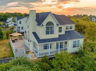 40 Oceanview Dr, Mastic Beach, NY 11951