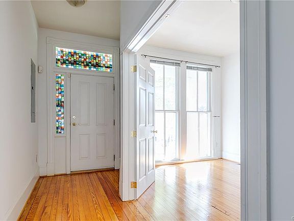 5th image of 806 1/2 N 25th St