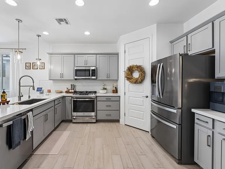 16777 W Poinsettia Dr — Photo 4