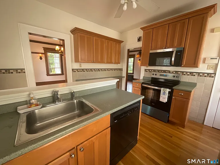 1127 W Broad St — Photo 12