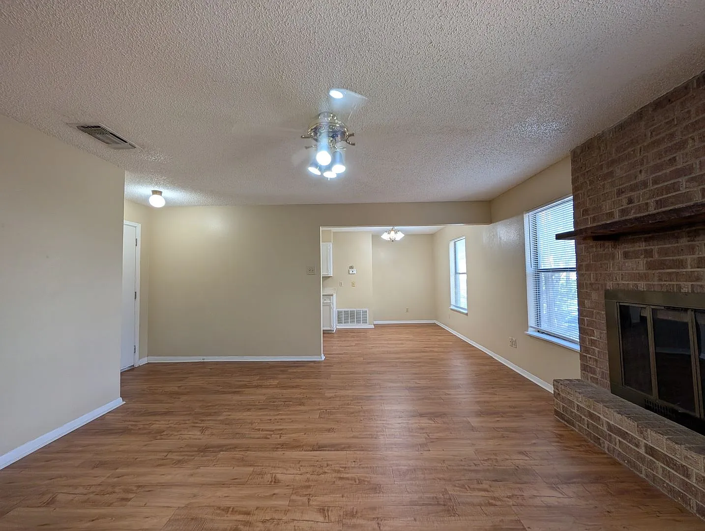 Walk to New Braunfels High School / Water Included / Deck / Fireplace / No Carpet /NBISD *2 weeks... — Photo 4
