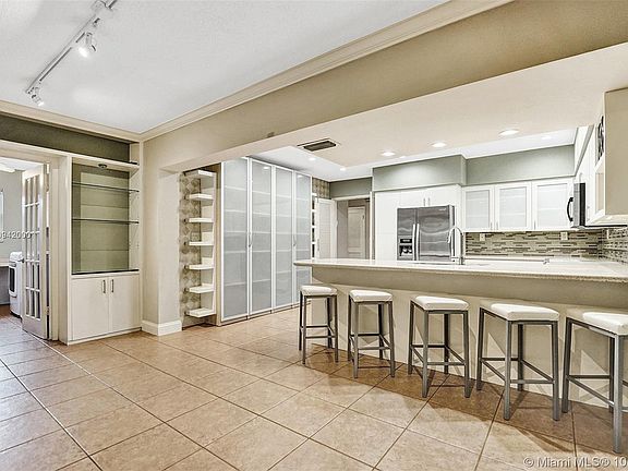 3rd image of 1421 NE 55th St #0