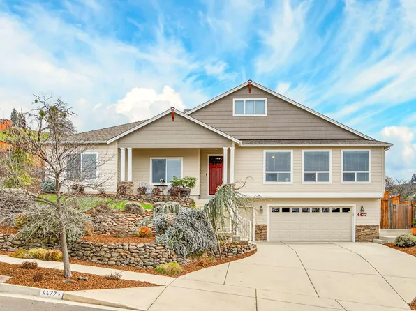 4477 Vista Pointe Dr, Medford, OR 97504