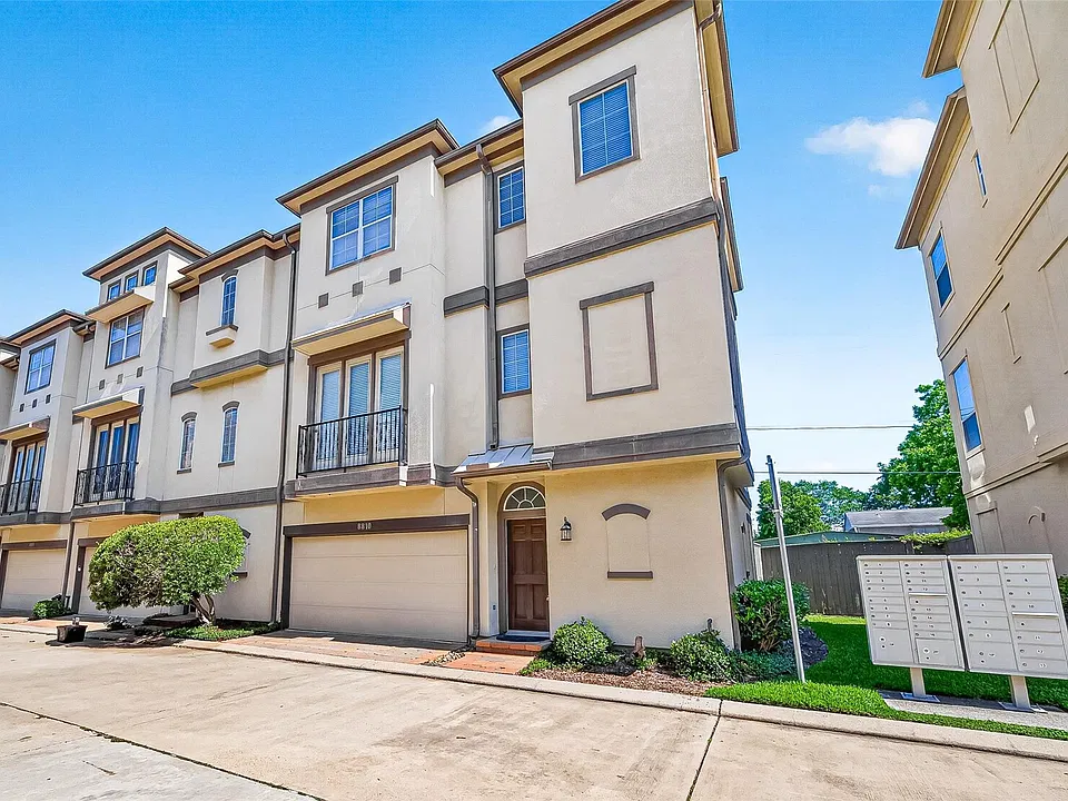 8810 Lakeshore Bend Dr