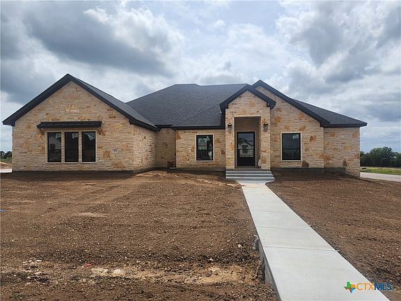 2nd image of 302 Rodeo Rd
