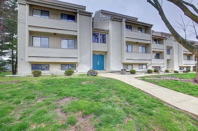 2015 Melrose Dr APT B photo 1