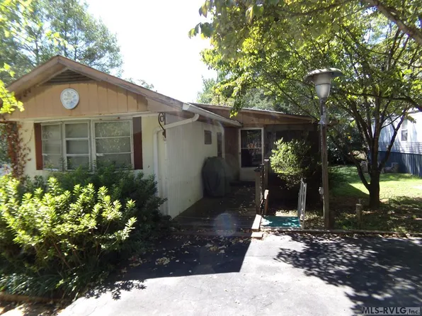 671 Boardman Dr, Bracey, VA 23919