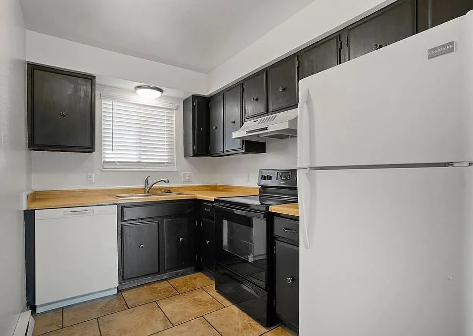 1 Bedroom Apartments Available Now!! Move In Today with Approved Application.