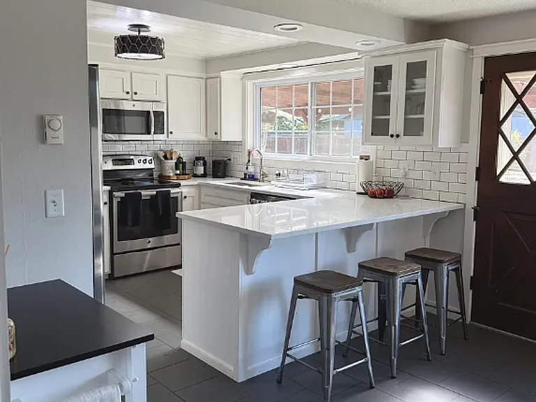 3340 Hyacinth St — Photo 3