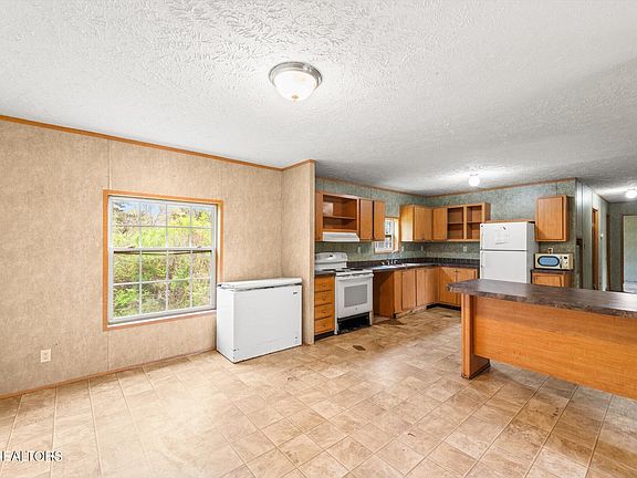 3rd image of 6600 Collins Ln