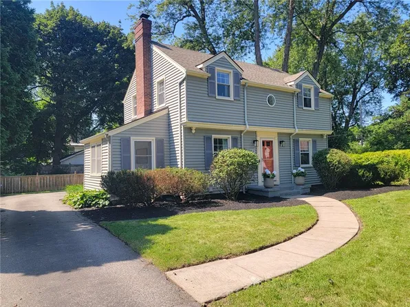71 Knoll Top Dr, Rochester, NY 14610