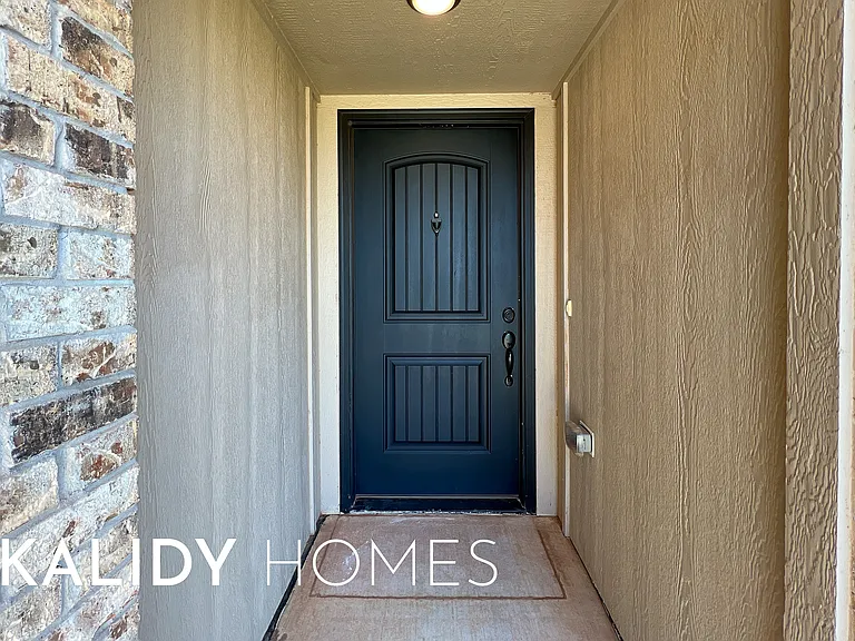 4812 Crystal Hill Dr — Photo 2