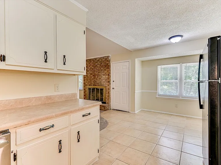 4532 Hillside Dr — Photo 17