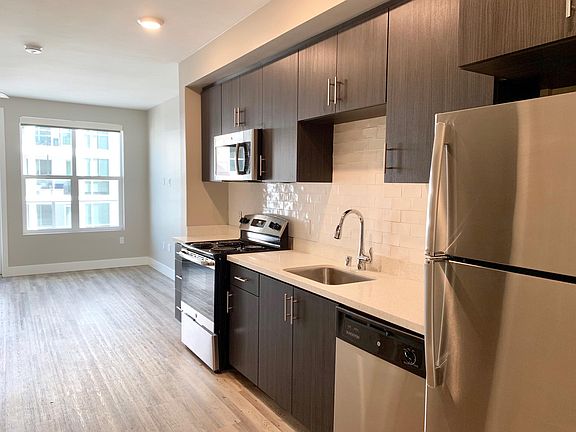 3rd image of 1583 Kettner Blvd #203