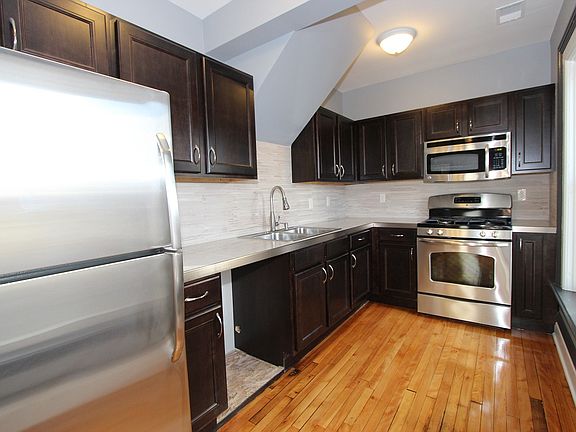 3rd image of 236 Hampton Ave SE