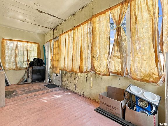 4th image of 1371 Princess Street