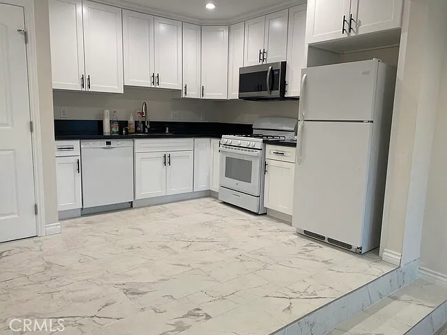 1 bed, 550 sqft, $2,300 — Photo 4