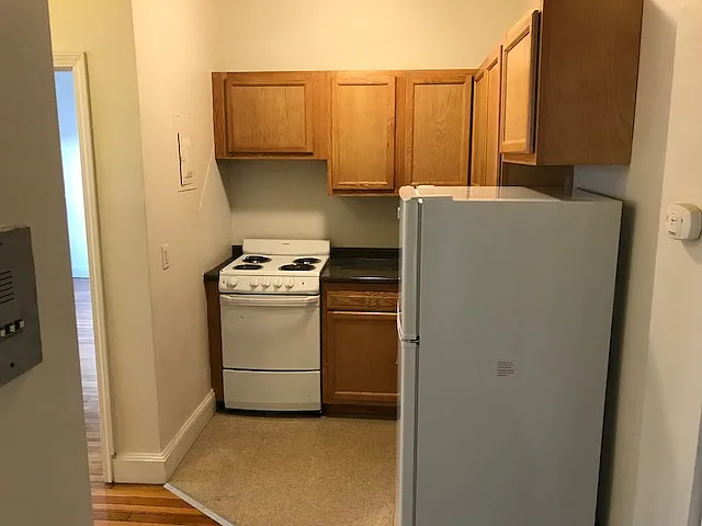 33 Lancaster Ter — Photo 2
