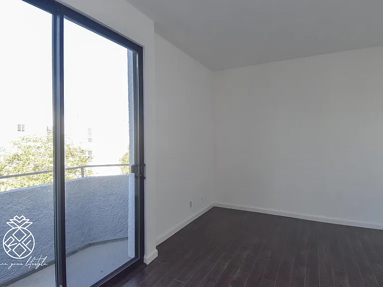 1727 Glendon Ave #208 — Photo 22