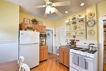 4th image of 131 Euclid Ave #1