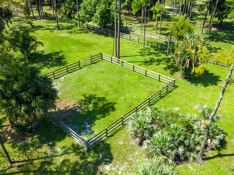 1835 Stallion Dr #STALLS — Photo 27