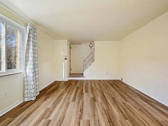 3rd image of 4426 Woodhill Dr