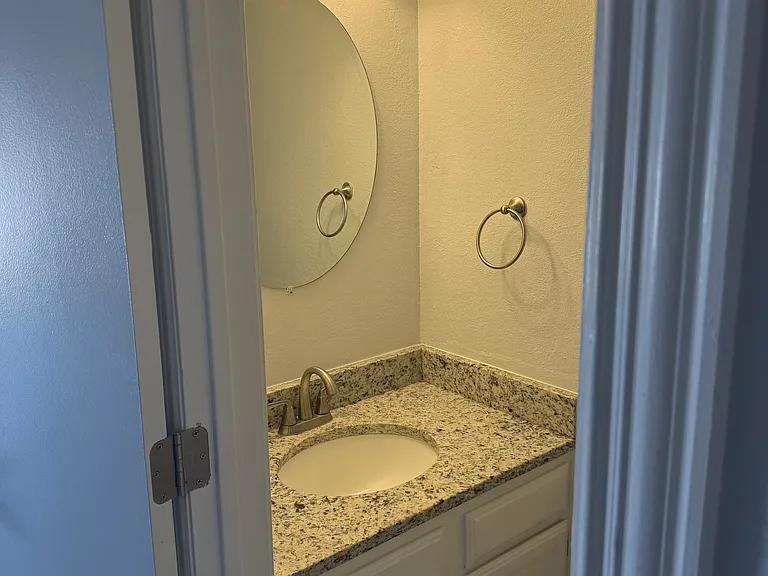 70 Winchester Dr — Photo 4