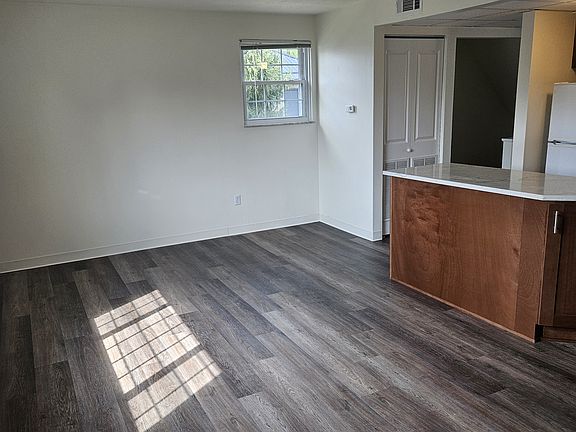 3rd image of 501 Maryland Ave Unit L