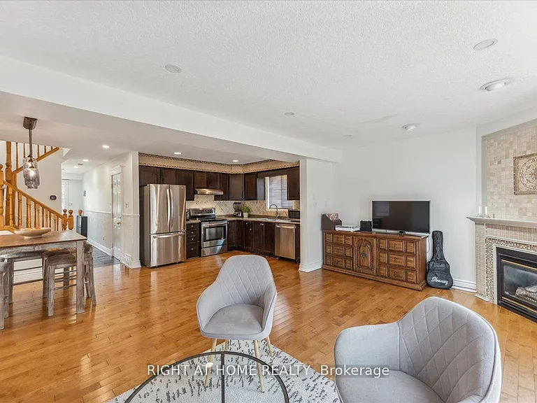 223 Grey Fox Dr — Photo 3