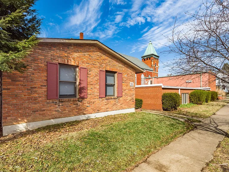 981 Highland St — Photo 13