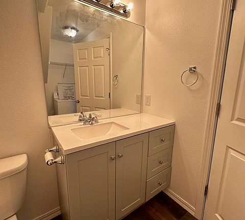 Downstairs 1/2 Bath