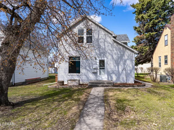 417 2nd Ave NE, East Grand Forks, MN 56721