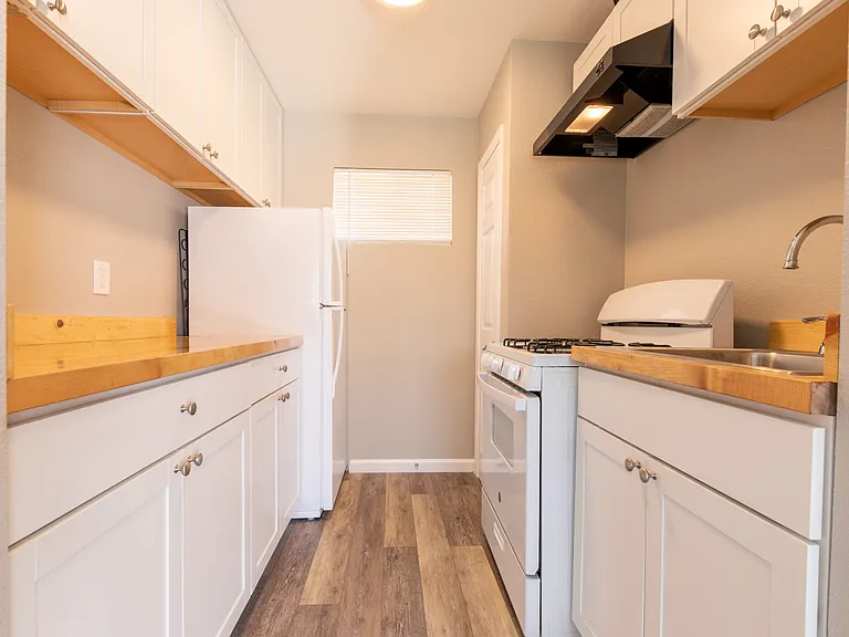 251 S Tehama St #14 — Photo 23