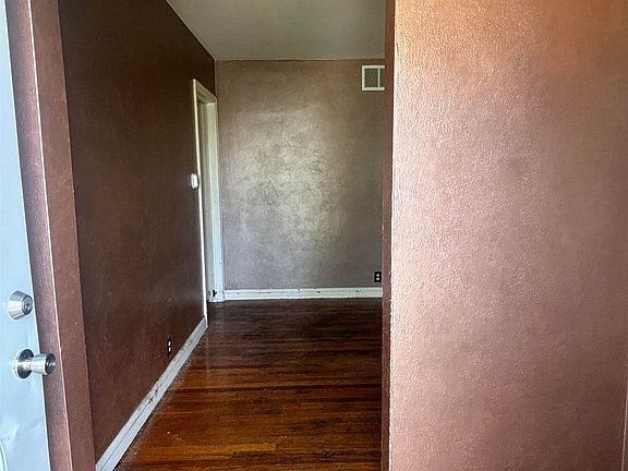 2nd image of 1003 S 4th St