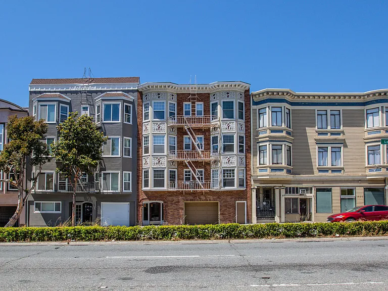 1610 Lombard — Photo 2