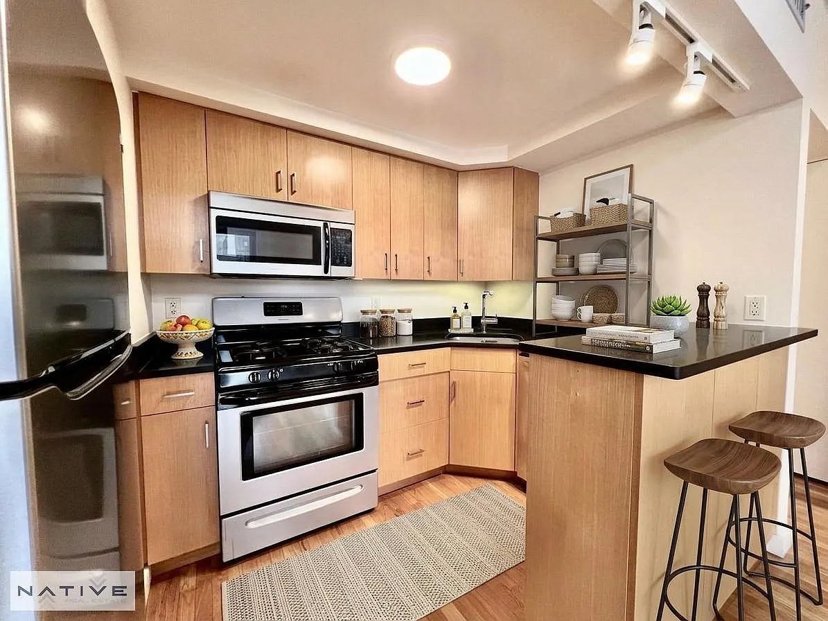 645 Leonard Street — Photo 2
