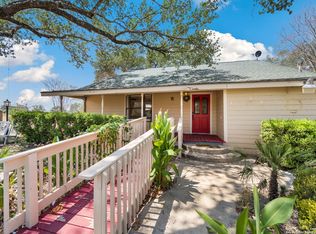 106 hickory, Floresville, TX 78114