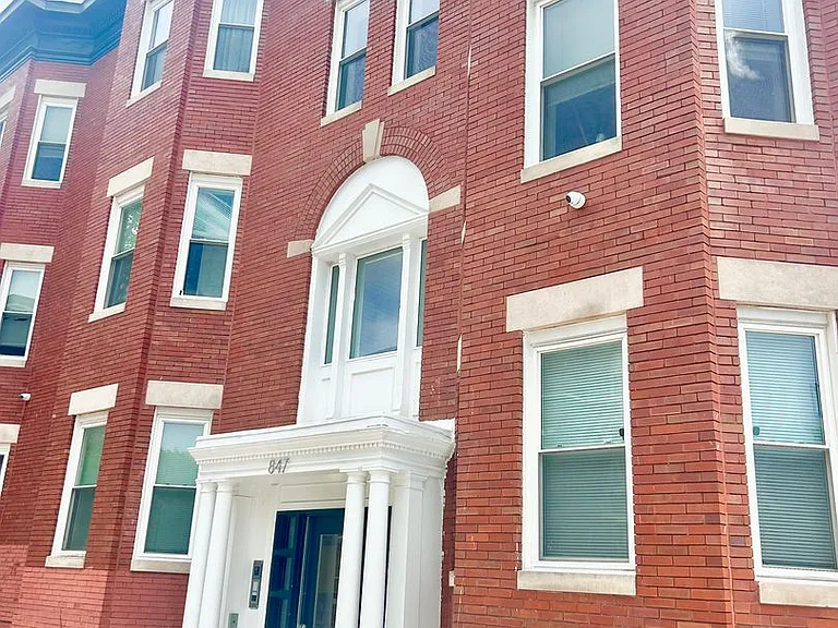 841 & 847 Whitelock St — Photo 4