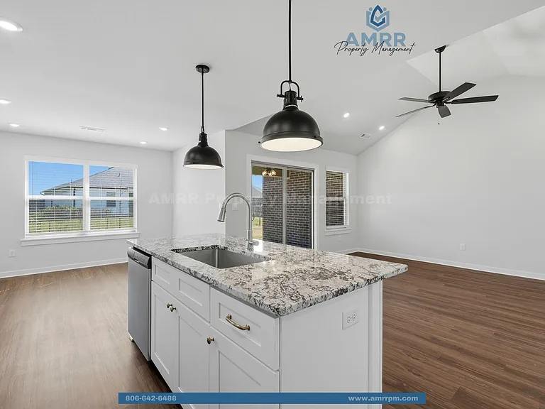 400 Cattleman Ln — Photo 12