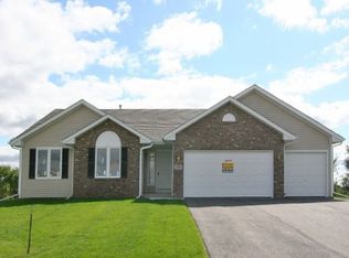 395 Cloud Mist Dr, Capron, IL 61012