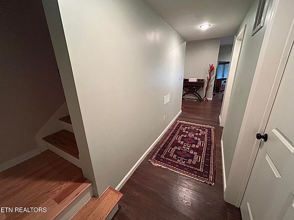 27th image of 150 Red Oak Dr