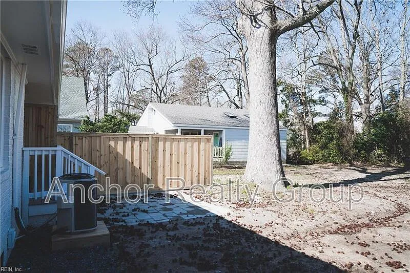 2 bed, 1.0 bath, 925 sqft, $2,048 — Photo 4