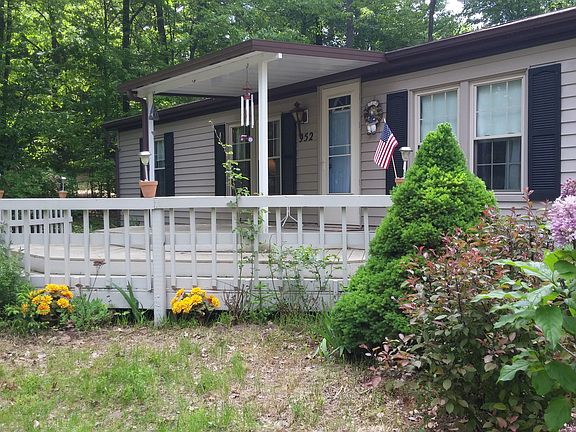 2nd image of 952 Lakeshore Dr