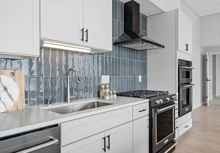 240 Park Avenue — Photo 1