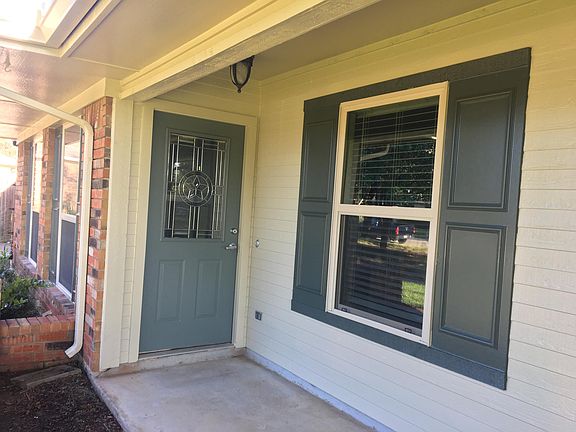 the outside has been newly painted!
