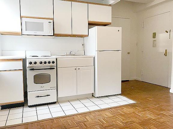 4th image of 203 E 27th St APT 8D