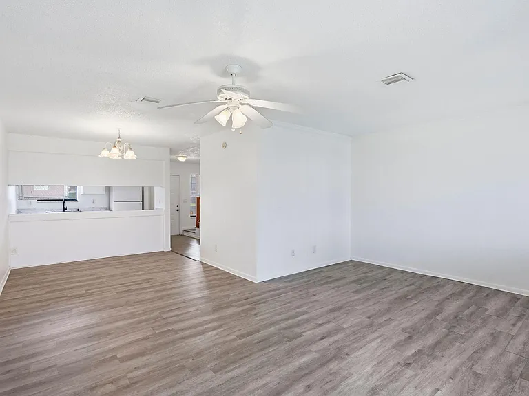 2305 Seaside Dr — Photo 7
