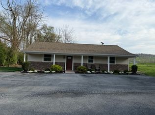 9 Bartholomew Ln, Fredericksburg, PA 17026